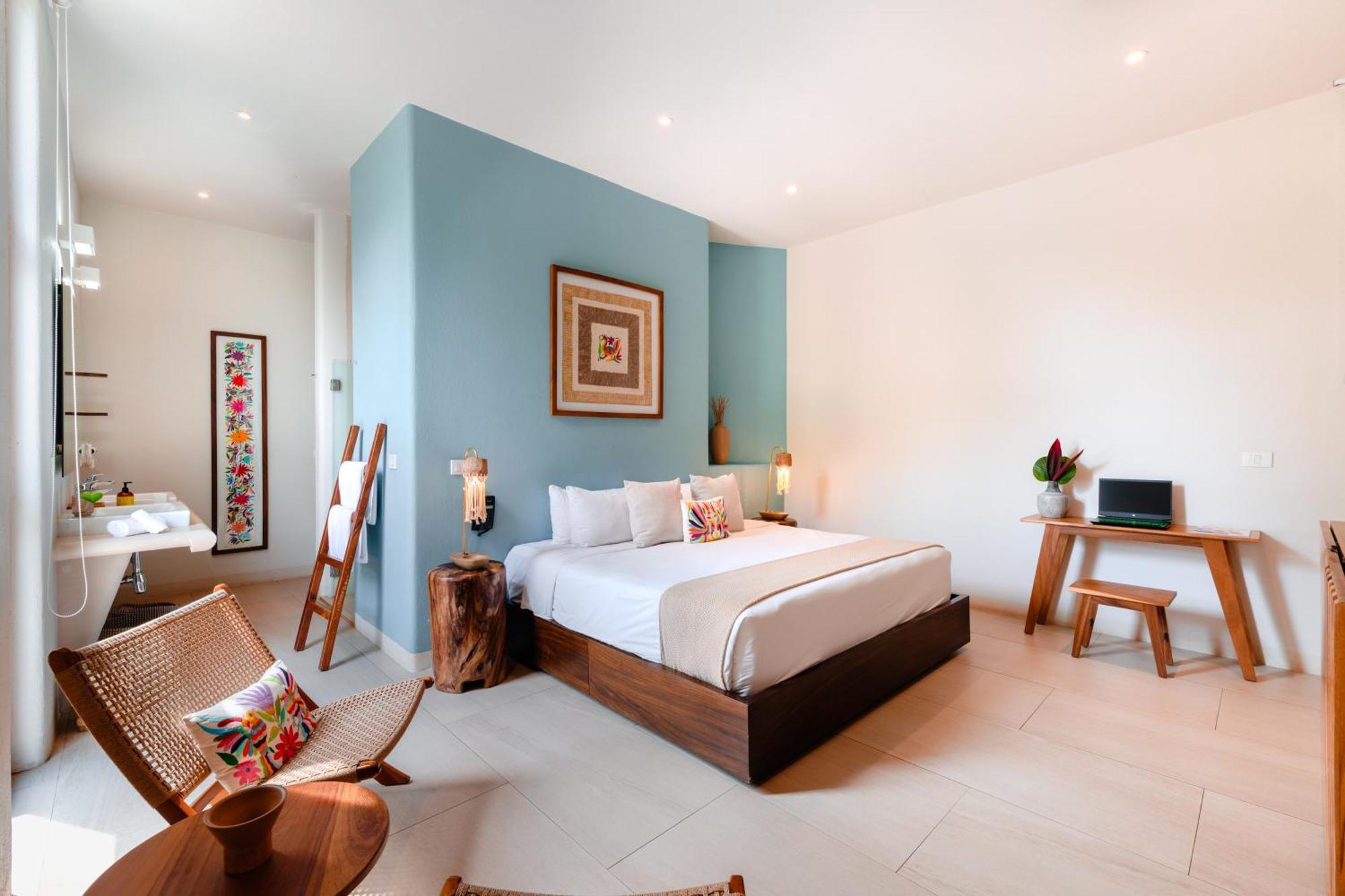 Deluxe King Suite